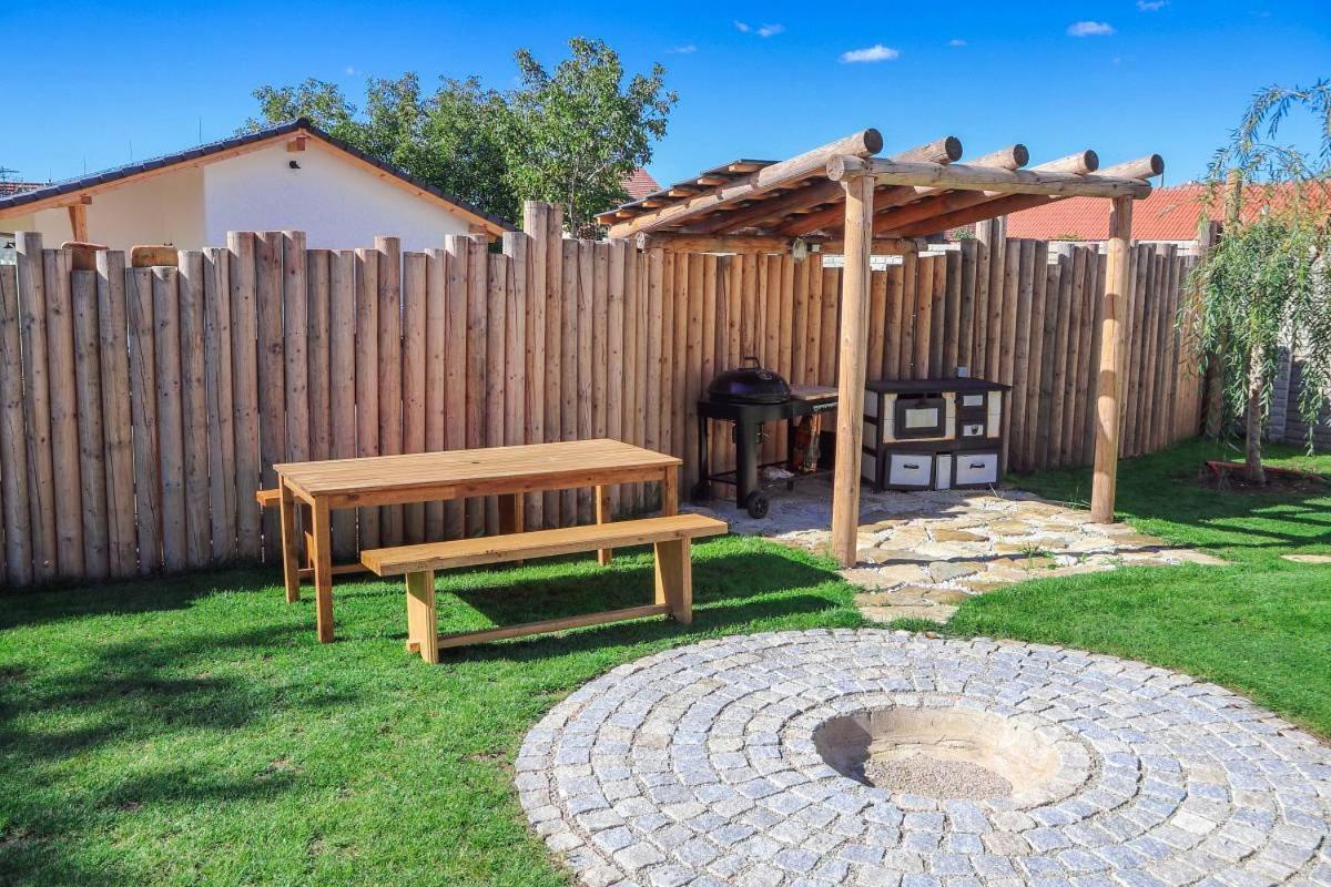 La Bobul Apartments Drnholec 외부 사진
