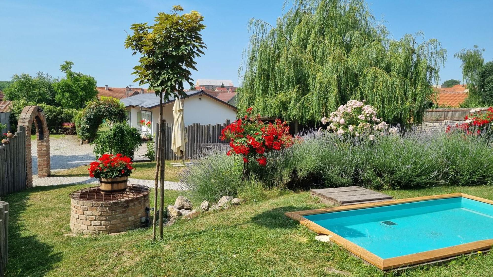La Bobul Apartments Drnholec 외부 사진