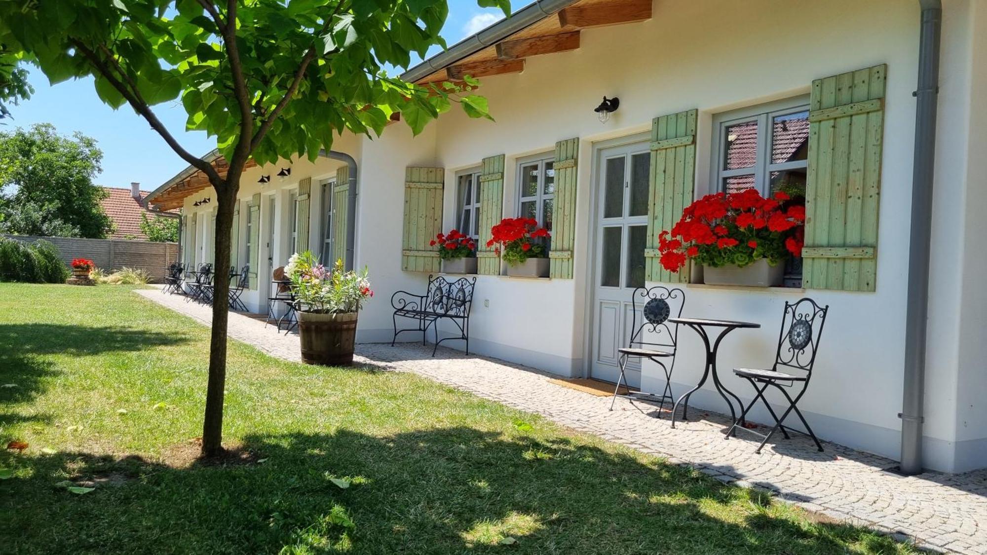 La Bobul Apartments Drnholec 외부 사진