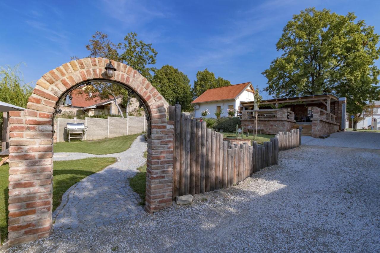 La Bobul Apartments Drnholec 외부 사진