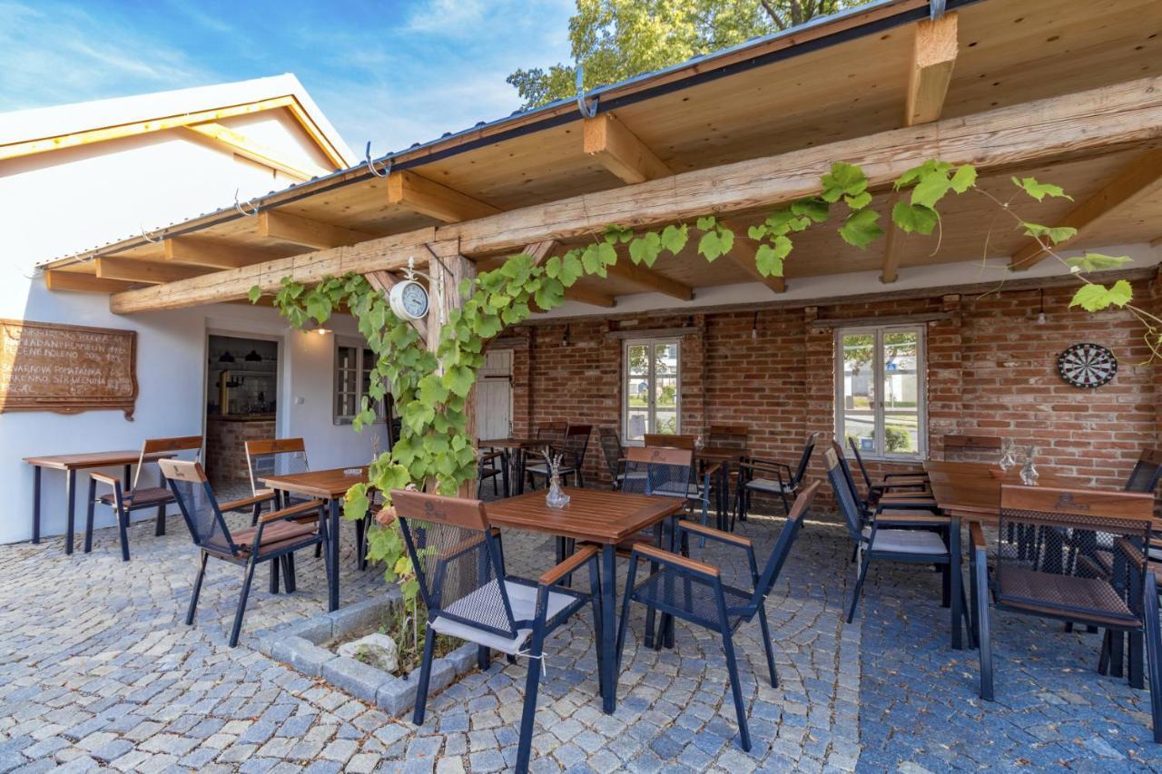 La Bobul Apartments Drnholec 외부 사진