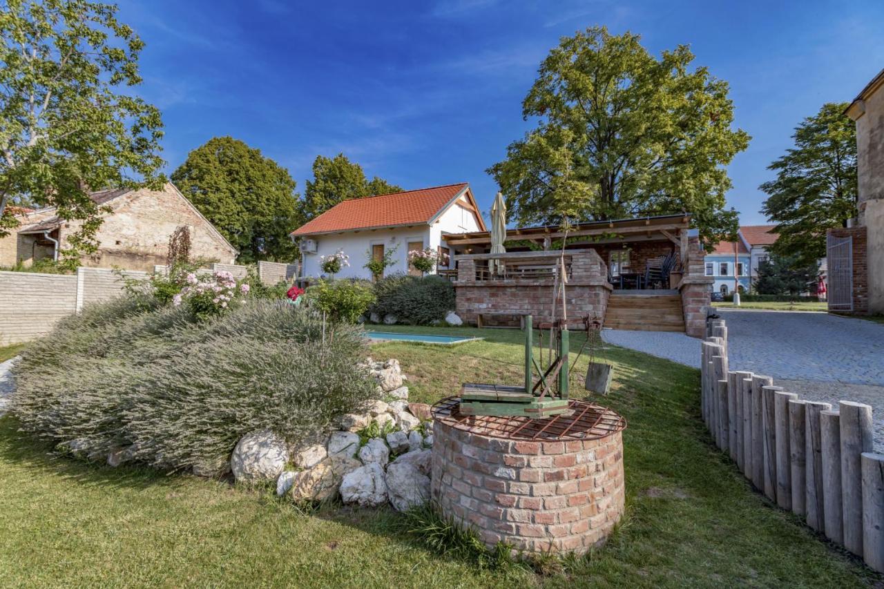 La Bobul Apartments Drnholec 외부 사진